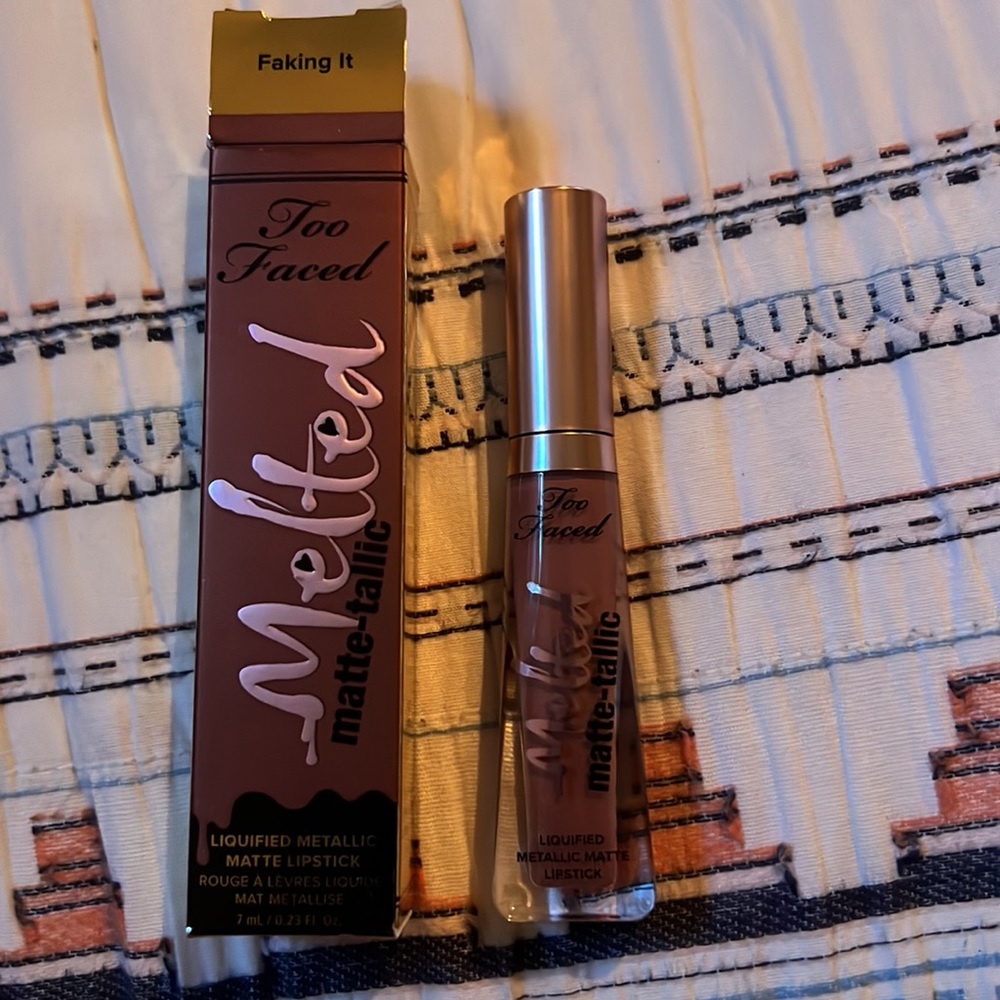 NIB!! Too Faced Melted matte-tallic in the color Faking It